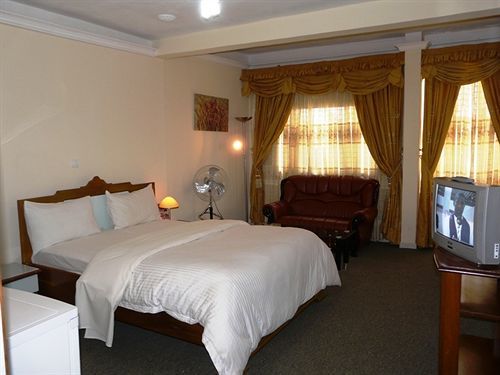 Azam Hotel Bamenda Exterior foto