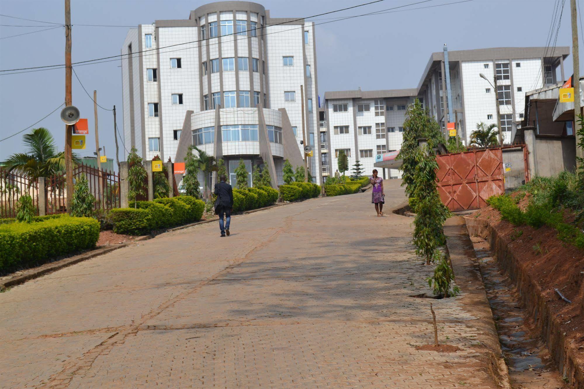 Azam Hotel Bamenda Exterior foto